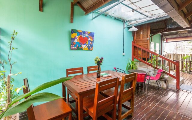 Fandee House Hostel - Adults Only