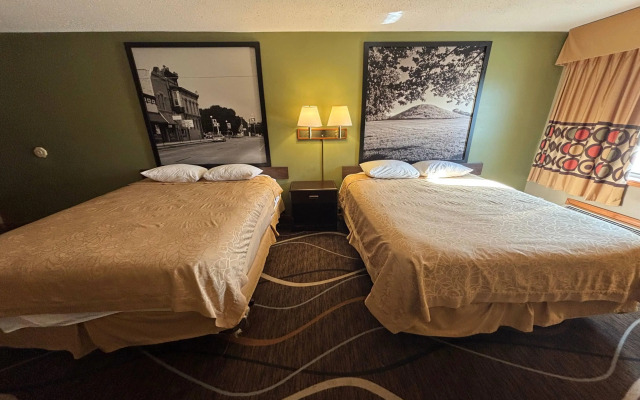 Super 8 by Wyndham Normal Bloomington