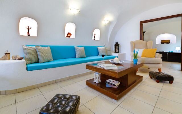 Iridanos Cave House