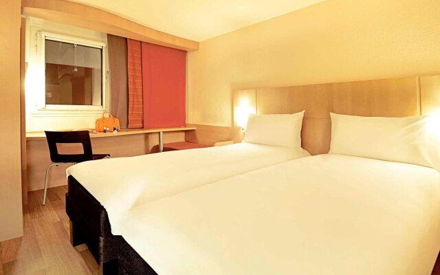 Xiweiya Hotel (Cuiping District High Passenger Station Yibin University)