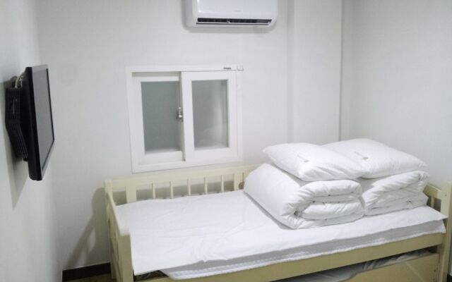 Shinchon Hongdae Guesthouse