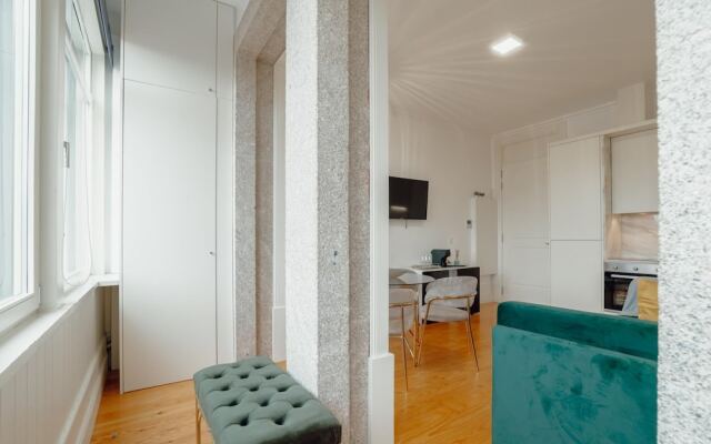 Downtown Premium Apartment by Vacationy