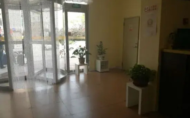 Home Inn (Dalian Shandong Road Songjiang Road Metro Station)