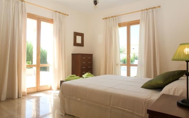 Quaint Villa with Jacuzzi in Sa Pobla