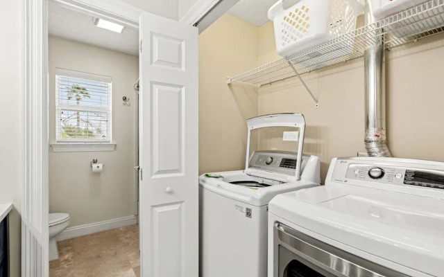 Escape to Sand Dollar Holler: Coastal Retreat, 3 Beds, 2.5 Baths, Sleeps 10!