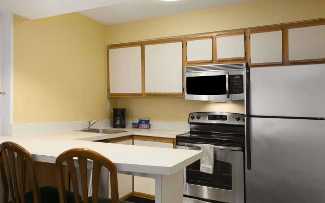 Philadelphia Suites-Extended Stay