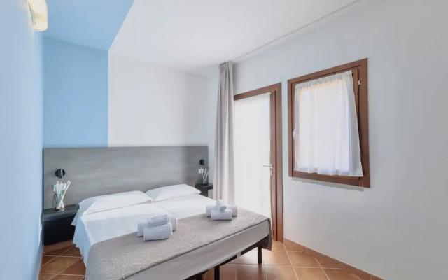 Residence with pool in Isola Rossa
