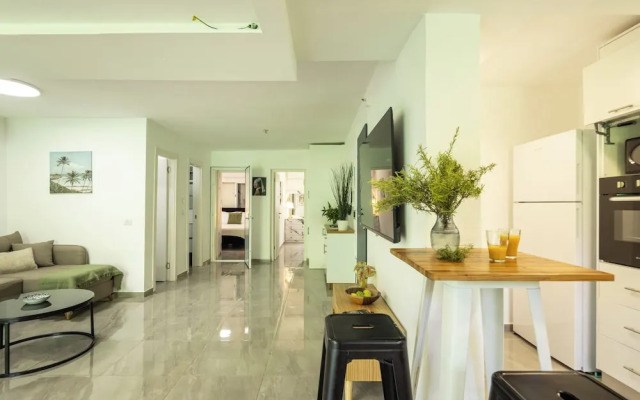 Bahai Serenity Apartment by Sea N' Rent