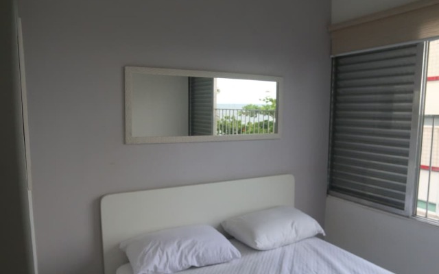 Pé na areia do Guarujá - Praia do Tombo (12F)