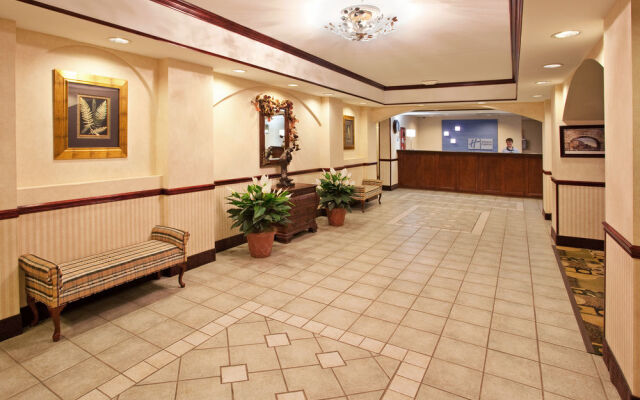 Holiday Inn Express Hotel & Suites CIRCLEVILLE