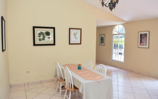 Uyuca Vista Family Villa