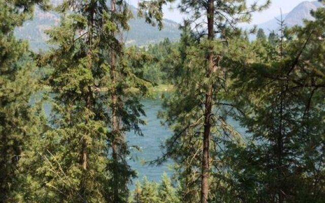 Twin Rivers Motel & RV Park