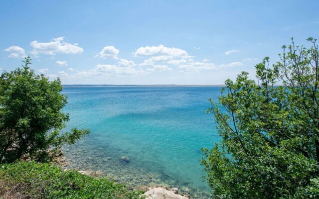 Soothing Holiday Home in Starigrad near Sea