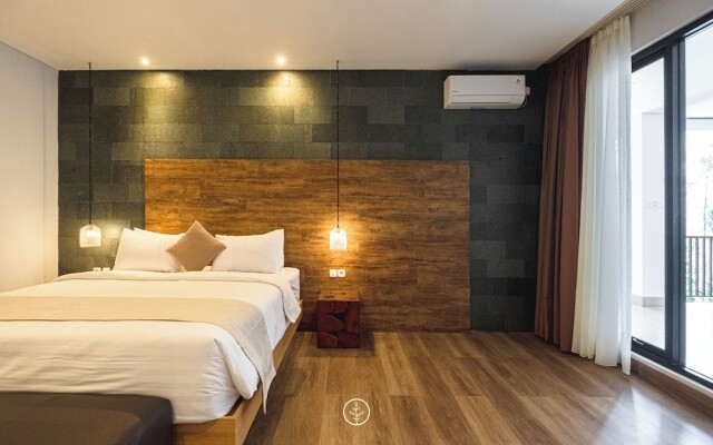 Atsuka Hill View 8BR Vila with Private Heated Pool