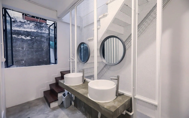 Local Time Bangkok - Hostel