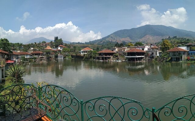 Villa Lot 5 Lake View for 30 pax