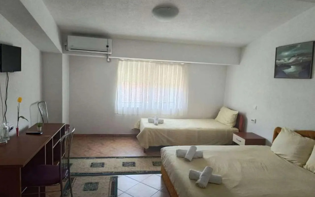 Royal L Hotel
