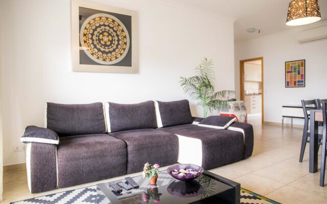 C02 - Luxury 3 Bed With Pool View