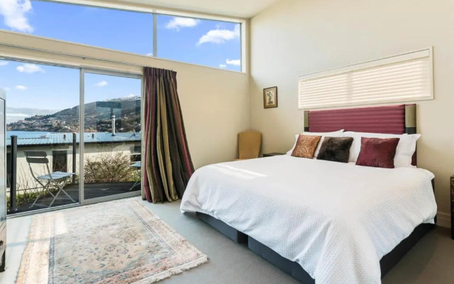 Lake Views on Yewlett - Queenstown Holiday Home