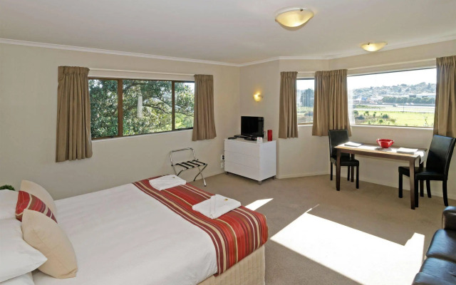 Airport Harbour View Motel