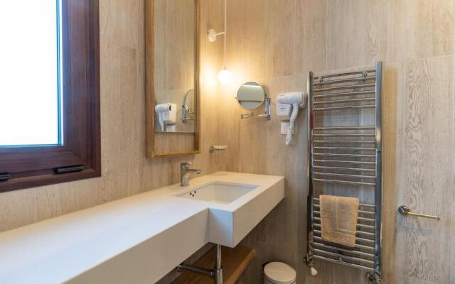 Lydia Suites And Rooms