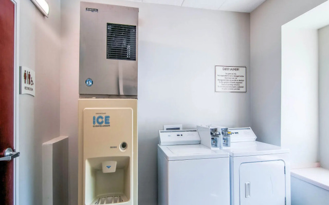 Clarion Pointe Staunton East