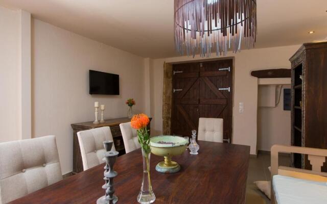 Beautiful & spacious villa with 38sqm pool & BBQ!