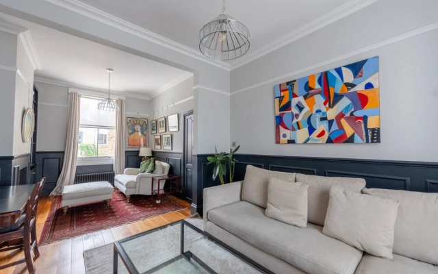Stylish 2 Bedroom Home in Islington With Garden