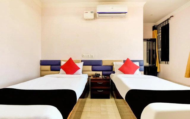 OYO 14174 Good Luck Residency Hotel