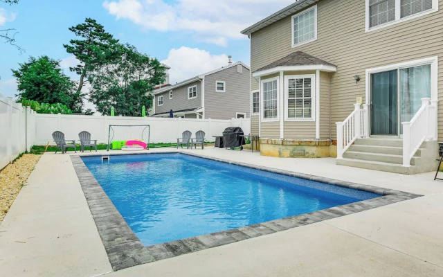 Spacious Brigantine Home ~ 1 Block to Beach!