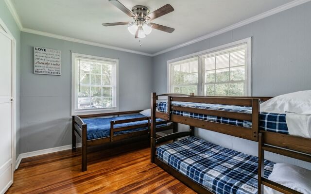 A Large Tropical 7 Bedroom Estate by RedAwning