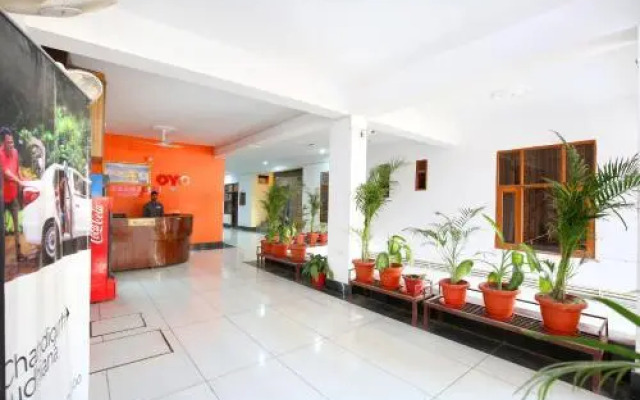 OYO 14823 Skyheights