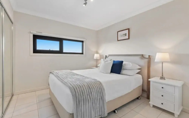 Split-level 2BR With City-view and Separate Study