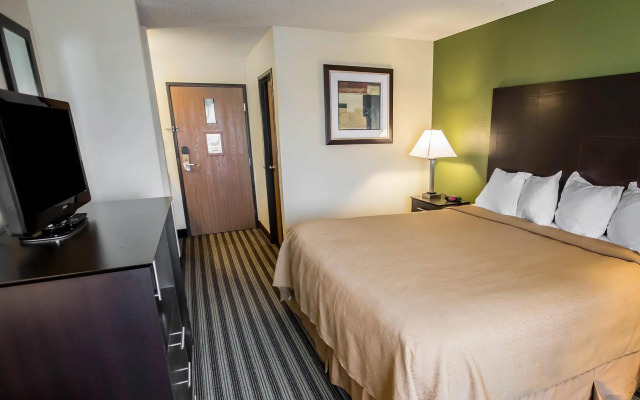 Quality Inn Chesterton near Indiana Dunes National Park I-94