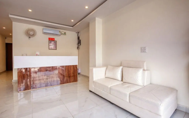 OYO 42743 Hotel Midway