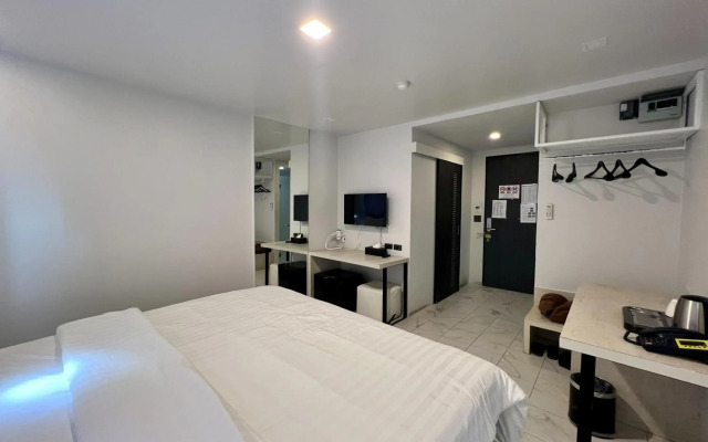 We Terminal Hotel