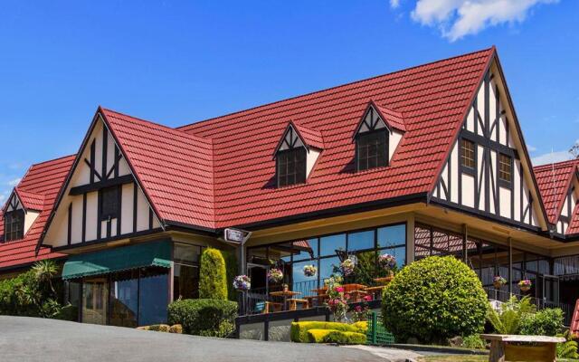 Village Family Motor Inn