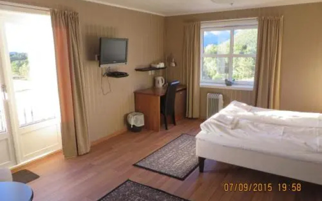 Ulvsvåg Gjestgiveri og Fjordcamping