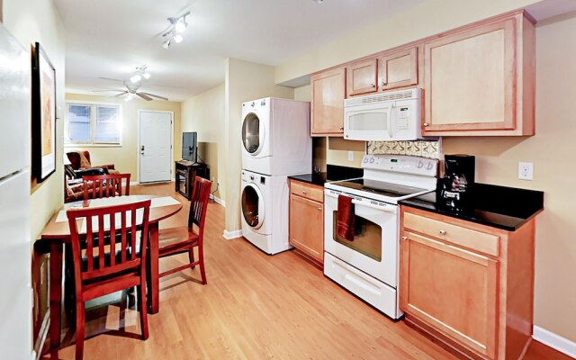 Charming Unit D - 2 Br Duplex