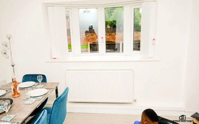 7 Guests - 3 Bedrooms - Parking - Pet Friendly