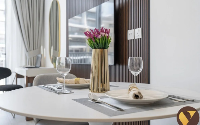 5 Mins Circle mal & 12 Mins Emirates Mal