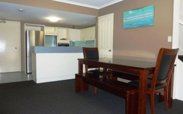 Toowong Inn & Suites