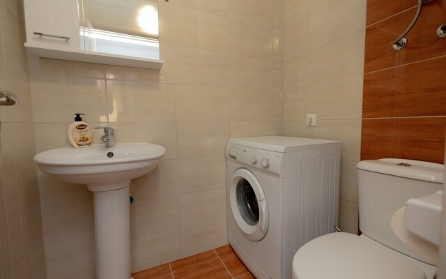 Dodona Apartments
