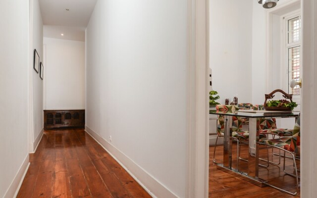 Bright Apartment with River View