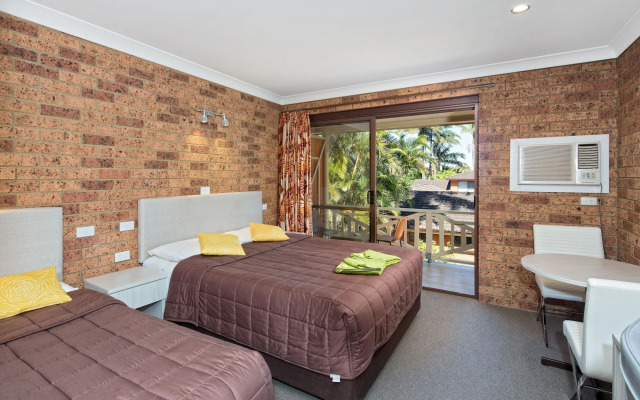 Sapphire Palms Motel