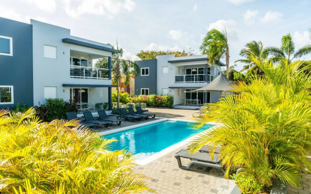 ?Luxurious Holiday-Home? Secured & Intimate Resort