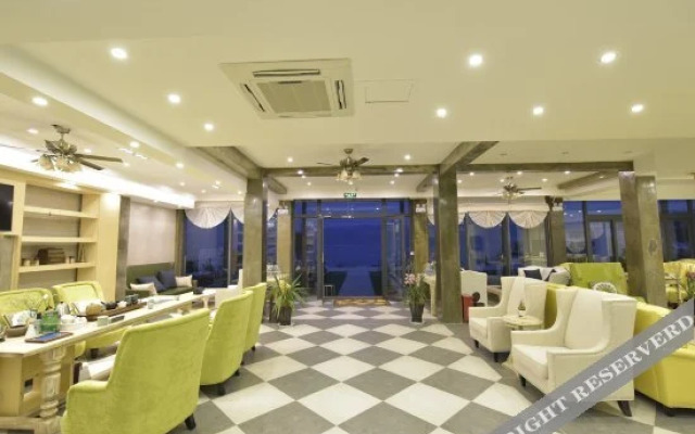 Yinhua Lake View Garden Hotel