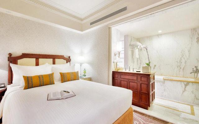 Apricot Hotel