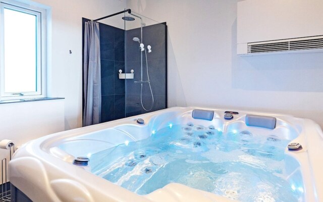 9 Person Holiday Home in Vaeggerlose