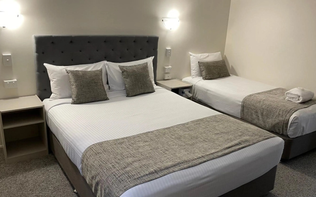 Rocky Gardens Motor Inn – Guest Rooms – Rockhampton